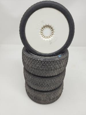 PNEUS DASH GOMME BLEU MONTÉS SUR JANTES BLANCHES (4) - 5% D'USURES 6-MIK