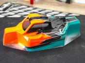 CARROSSERIE P2 ORANGE FLUO/GUN METAL/VERT EMEURAUDE PEINTE POUR MUGEN MBX8 J-CONCEPTS